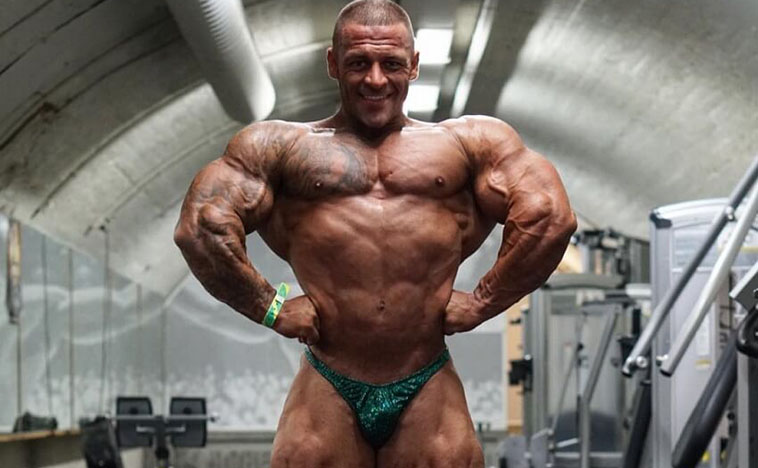 Aaron Polites gym posing